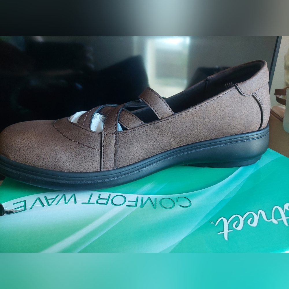 NIB Easy Street Comfort Wave Mary Janes Sz 11 Brown - Picture 5 of 10